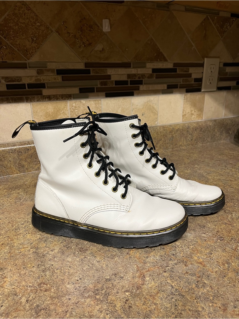 Dr. Martens Zavala White Leather 8-Eye Combat Boots Women’s Sz 9 Like New Y2K